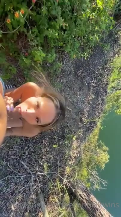 Abg Viral 2025 Terbaru sepongan bole memang mantab iclik di kebun Top Global New Trending